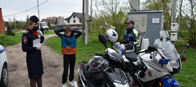 В Чехове ловили нарушителей на мопедах и скутерах